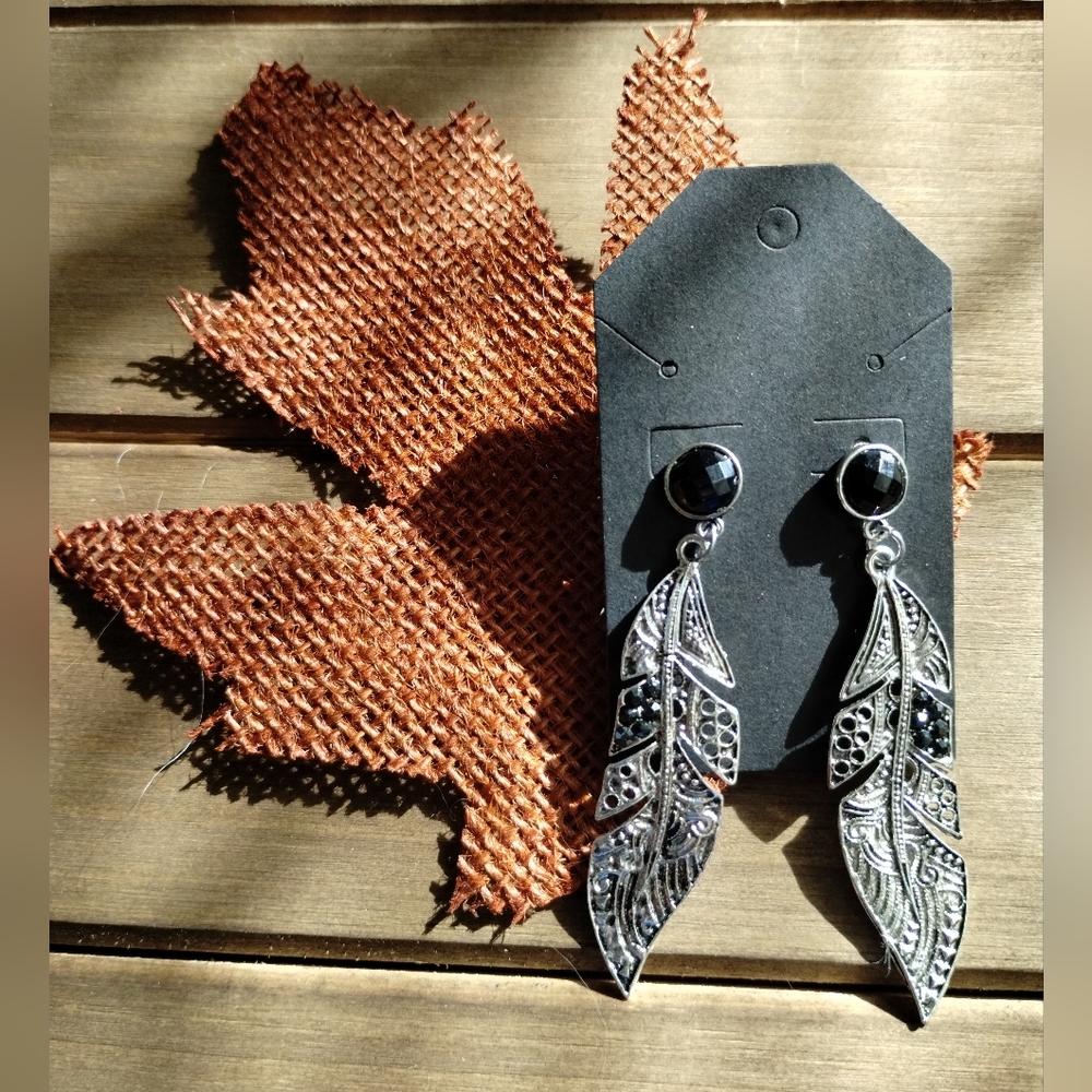 Silver And Black Rhinestone Leaf Pattern Earrings - image 1